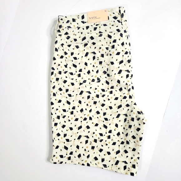 NYDJ Ella Lift & Tuck 5 Pocket Denim Shorts Ellensburg Cream Blk/Tan Pattern 16 - Picture 5 of 9